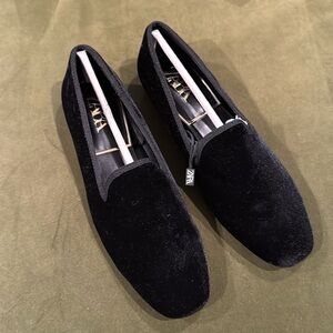 Nwot Zara velvet loafer size 38